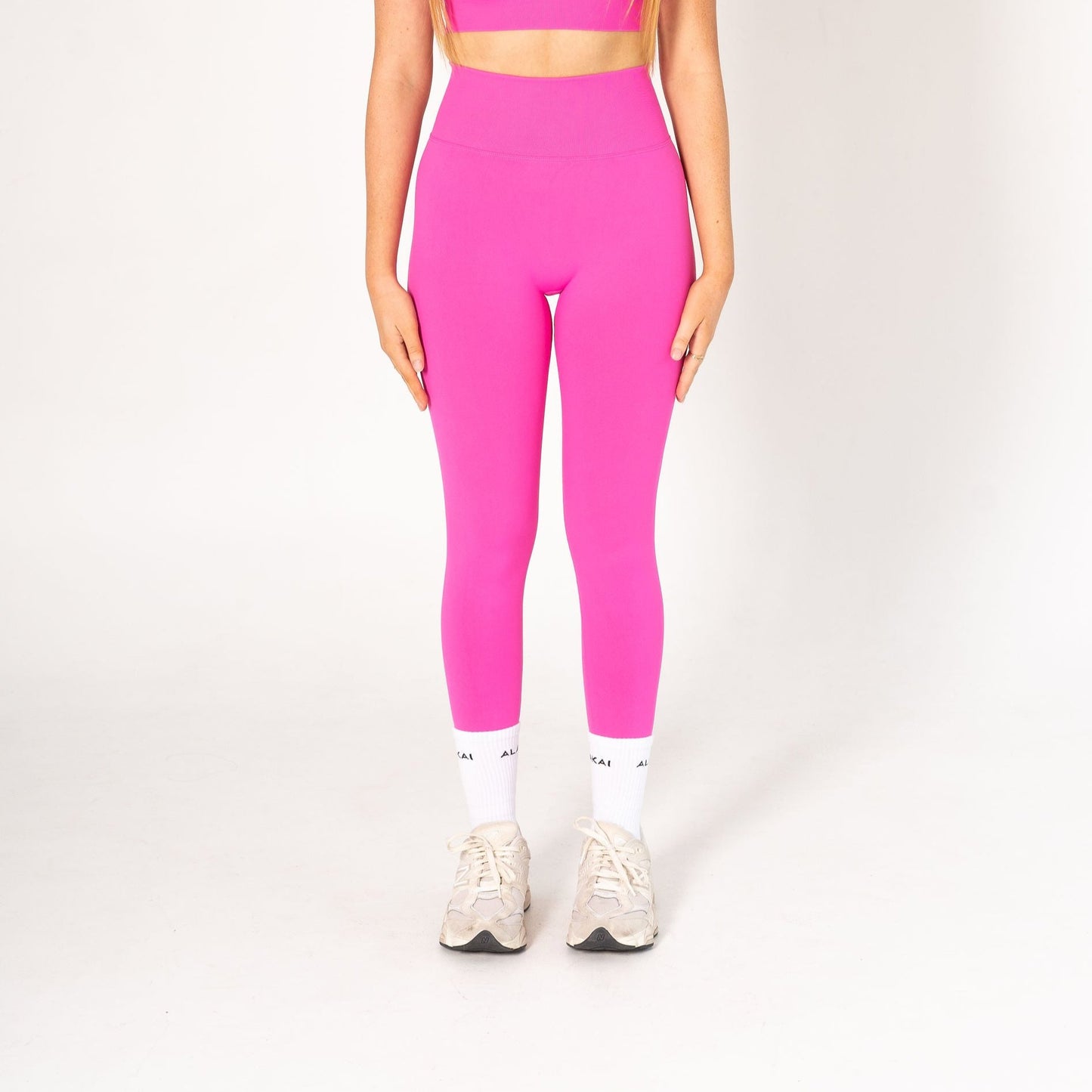ESSENTIAL LEGGINGS