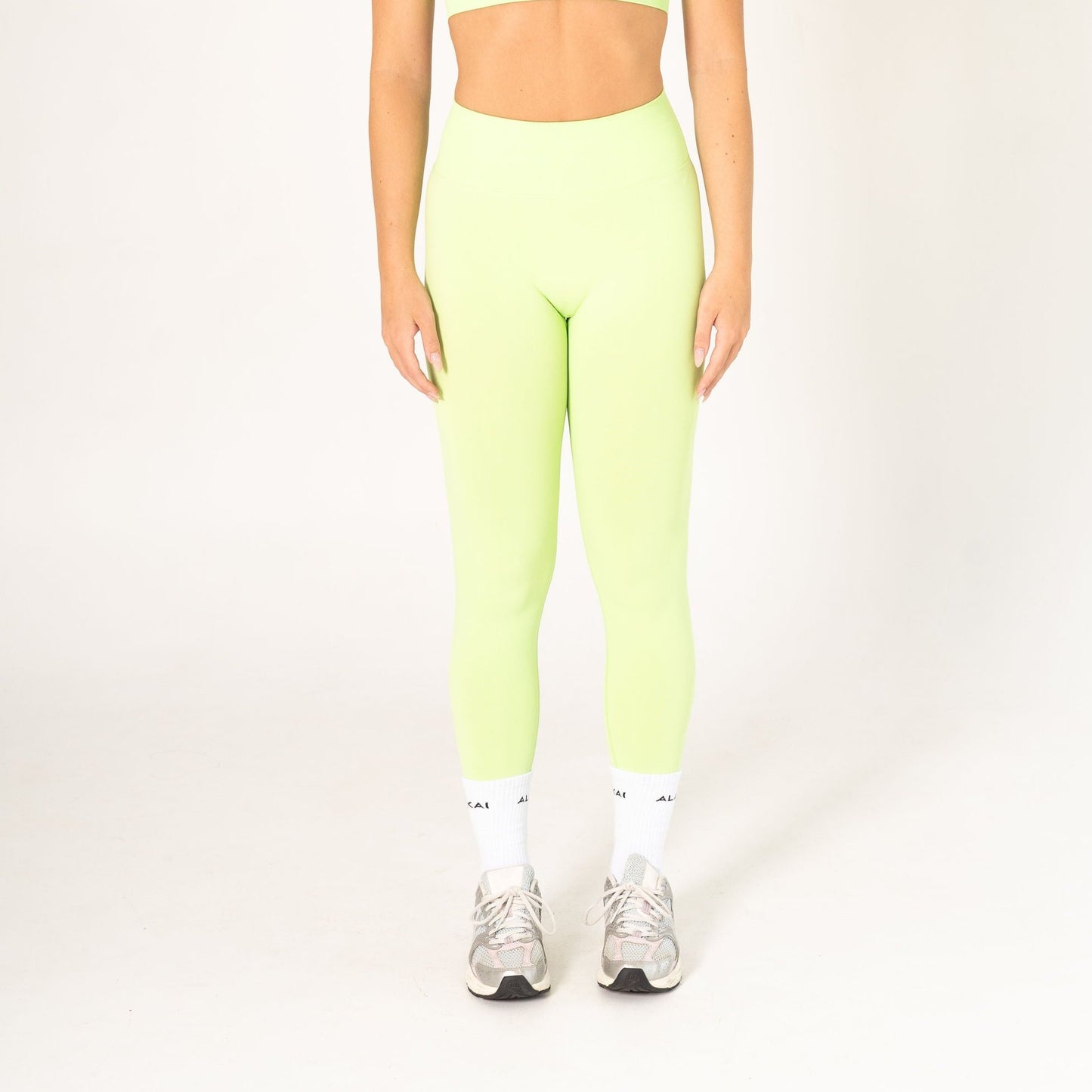 ESSENTIAL LEGGINGS
